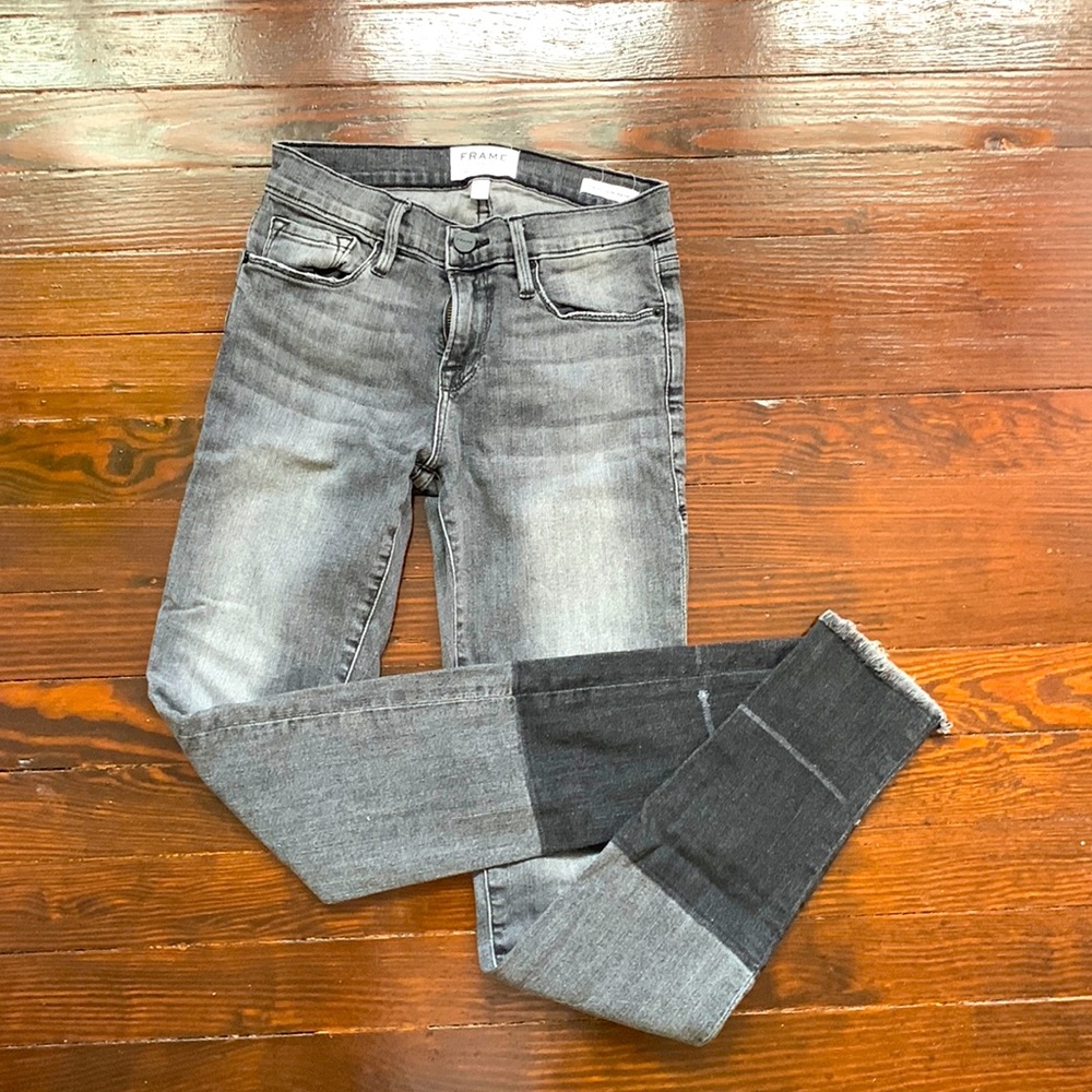 Cute grey Frame Denim jeans! Perfect for the winter/fall with a sweater or top!